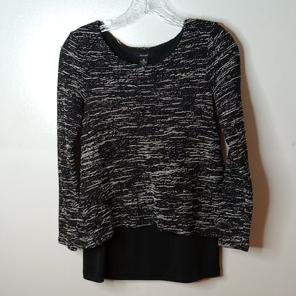 Alfani Women's Size XS Monochrome Knit Split Back Blouse. Office, Dressy